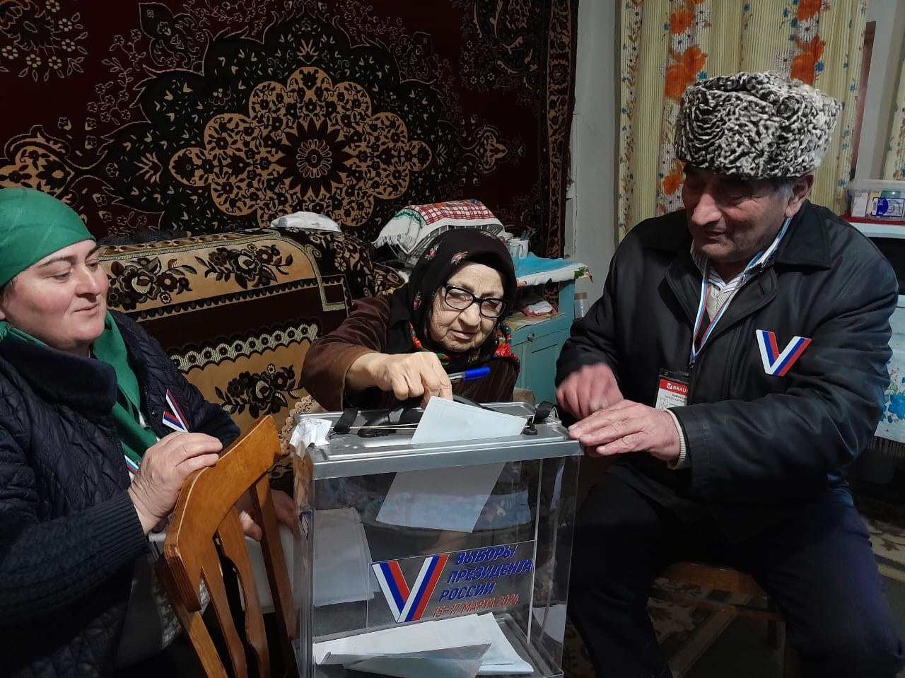 Помощь маломобильным категориям граждан в доставке на избирательные участки и посещения надомных подопечных в рамках проходящих выборов Президента РФ